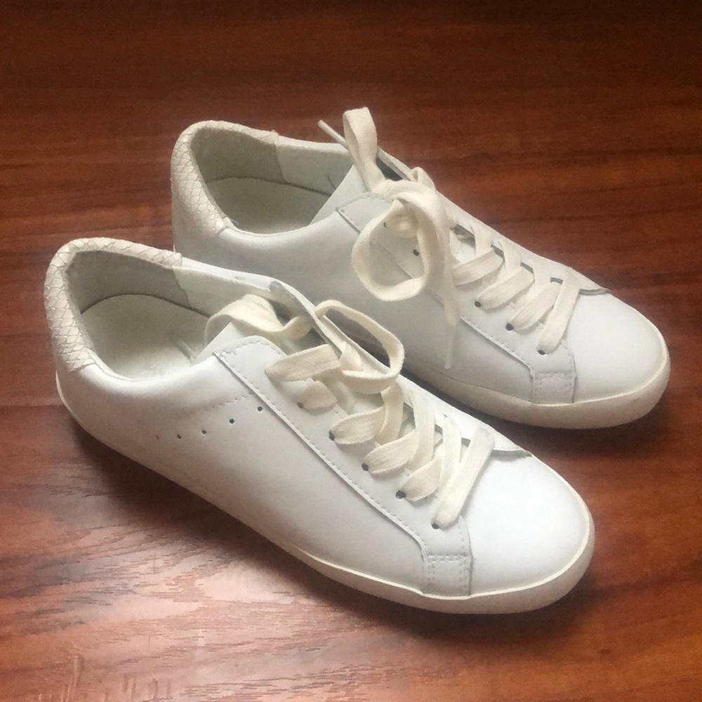 Banana Republic White Leather Essential Sneaker Size 6